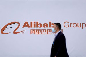 El logo de Alibaba Group durante la Conferencia Mundial de Internet (WIC), en Wuzhen, provincia de Zhejiang, China