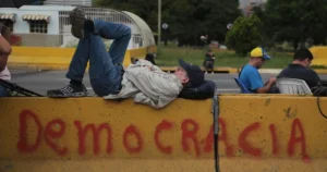 LOS VERDUGOS SIEMPRE TERMINAN COLGADOS DE SU PROPIA SOGA