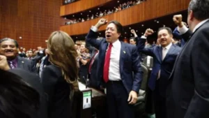 ENTRE EL CINISMO Y LA HIPOCRESÍA