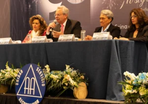 ALCOHÓLICOS ANÓNIMOS: 90 AÑOS