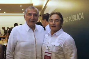 TREINTA MILLONES DE DEVOTOS