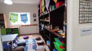 “DESDE ADENTRO: VOCES DEL KINDER KENT ANTE LA TORMENTA”