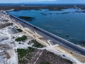 ENTRE POLÉMICA Y DESARROLLO | DESDE CABINA