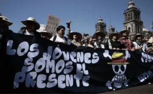 ENTRE LO SOCIAL Y LO POLÍTICO | LUMINISCENCIA