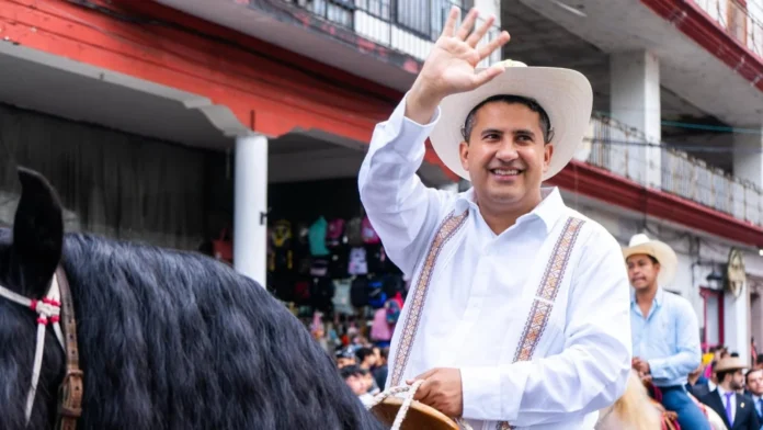 NOSOTROS MANDAMOS AQUÍ | DESDE CABINA