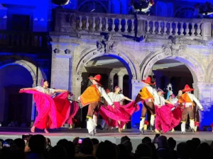 NAVIDADES EN MÉXICO ILUMINA EL CASTILLO DE CHAPULTEPEC