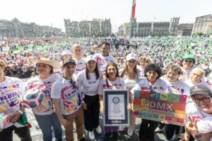 CDMX ROMPE RÉCORD GUINNESS CON CLASE DE FUTBOL 2026