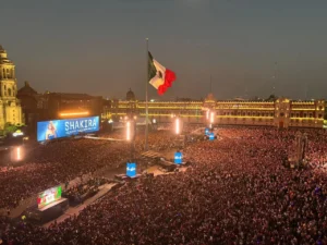 SHAKIRA ROMPE RÉCORD EN EL ZÓCALO DE LA CDMX 