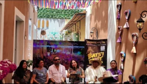 Angélica Artúzar Constantino presenta el Bats'i Fest 2026 durante la conferencia de prensa realizada en Casa Chiapas, Ciudad de México.