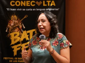 La Lic. Angélica Altuzar, representante de CONECULTA Chiapas, participa en la presentación de Bats'i Fest 2026 durante la conferencia de prensa en Casa Chiapas Ciudad de México.