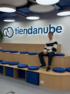 TIENDANUBE INTEGRA CLAUDE Y ACELERA ADOPCIÓN DE IA