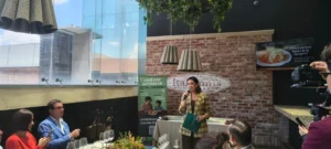 Claudia Ramírez CANIRAC en Italianni’s Día Mundial de la Lasaña
