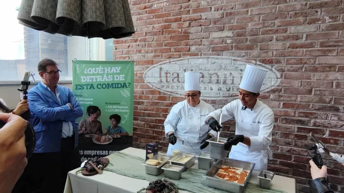 Chef Luis Monroy Italianni’s presenta la nueva Lasagna Bolognesa Alfredo