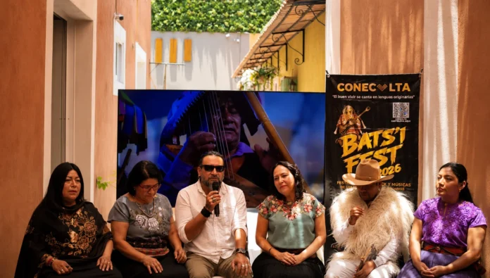 Damián Martínez presenta el Bats'i Fest 2026 durante la conferencia en Casa Chiapas de la Ciudad de México.