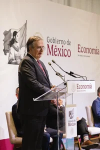Dr. Marcelo Ebrard Casaubon, Secretario de Economía, participa en la presentación de la Botella Institucional Hecho en México durante el Día Nacional del Tequila.