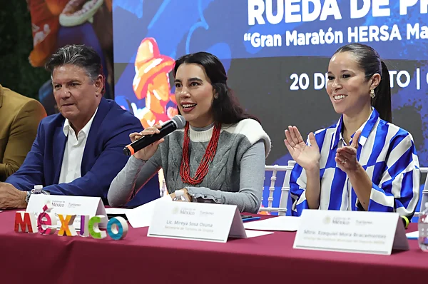 Josefina Rodríguez Zamora en rueda de prensa del Gran Maratón HERSA Mazatlán 2026 junto a autoridades y organizadores. 