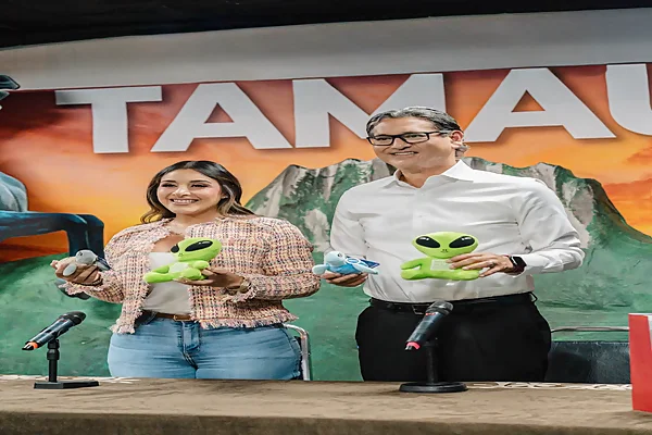 Alcaldesa Glynnnis Jiménez y alcalde Erasmo González en presentación turística de Tamaulipas