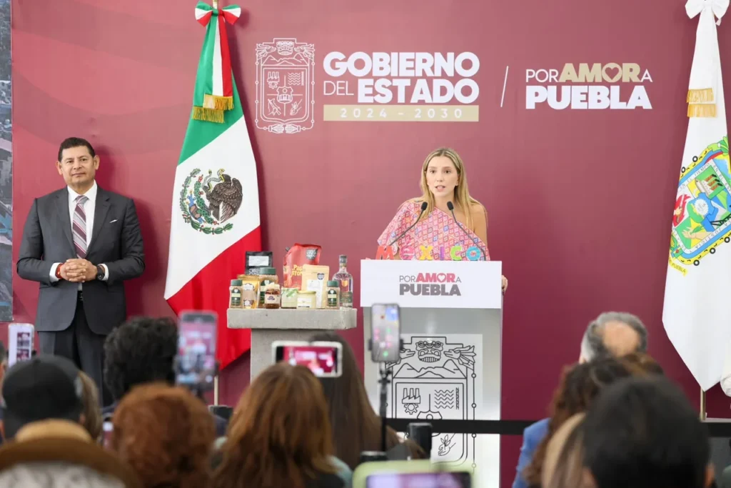 Gobernador Alejandro Armenta y secretaria de Turismo Karla López-Malo presentan la numeralia del Tianguis Turístico México 2027 en Puebla