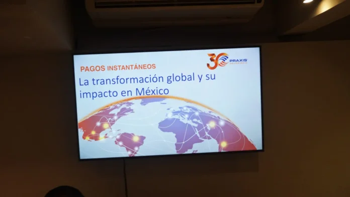 Imagen institucional de Praxis 30 aniversario con mapa global y el título Pagos inmediatos: La transformación global y su impacto en México.