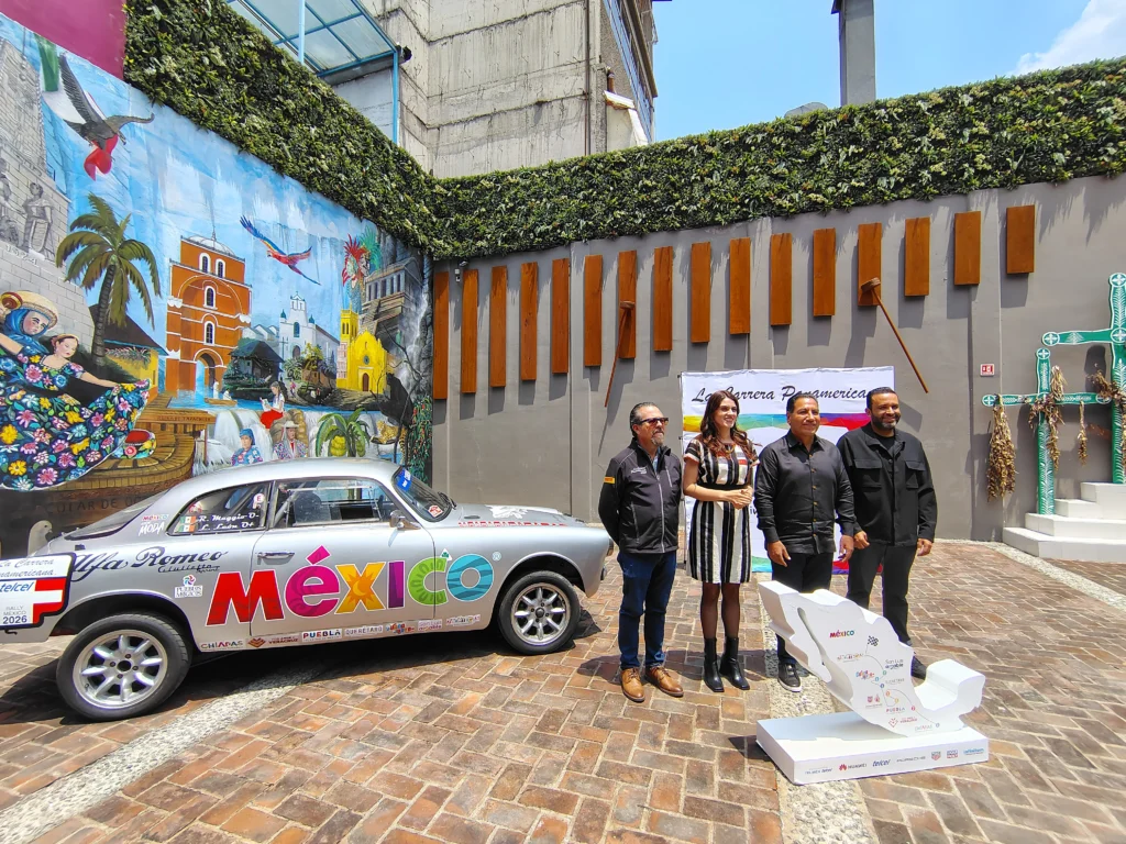 Presentación de la Carrera Panamericana 2026 en Chiapas con Alfa Romeo y mural cultural mexicano PRF Chiapas 2027