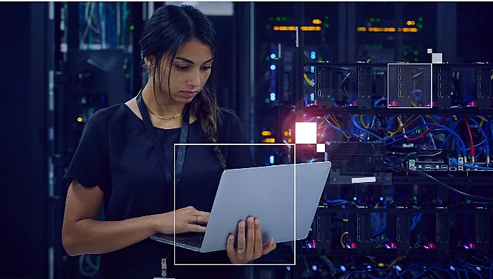 Infraestructura de servidores utilizada para el funcionamiento de sistemas de inteligencia artificial.