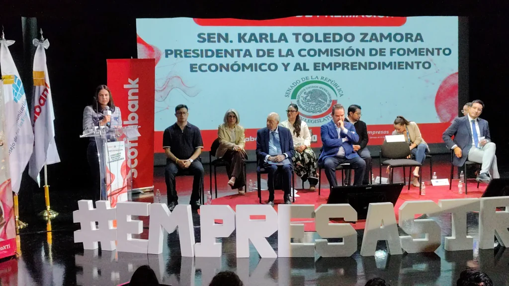 Senadora Karla Toledo Zamora Senado de la República respalda juventud emprendedora en premiación Voz de los Emprendedores 2026