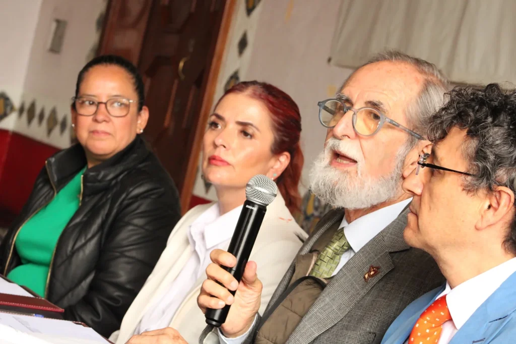 Autoridades de la EAP CDMX y SECTEI en conferencia sobre la alianza para fortalecer la profesionalización del servicio público en la Ciudad de México.