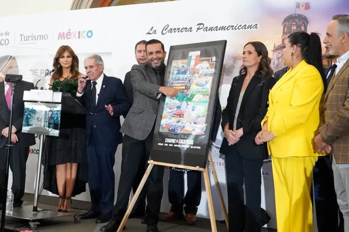 Presentación oficial de la Carrera Panamericana 2026 en el Castillo de Chapultepec con autoridades y póster institucional