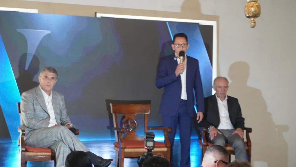Esteban Hernández López, Director General de WBA Blindajes Alemanes, participa en la conferencia conmemorativa por el 30 aniversario de la empresa especializada en blindaje automotriz en México.