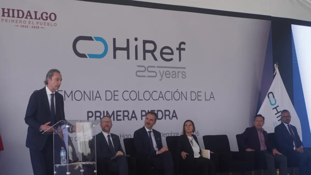 Lorenzo Vianello participa en la ceremonia de HiRef Hidalgo durante el anuncio de inversión italiana para centros de datos e inteligencia artificial