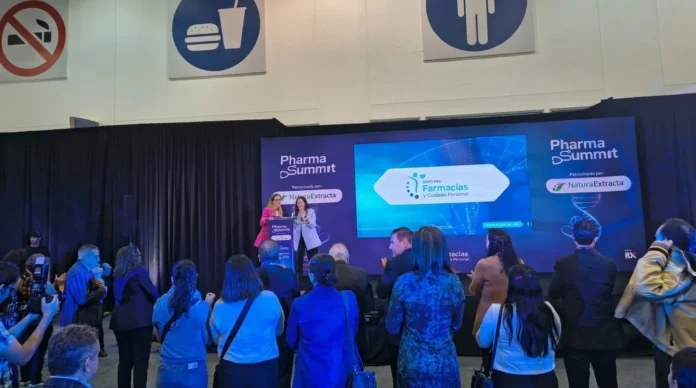 Inauguración de Expo FAC 2026 en Centro Banamex con autoridades, líderes de la industria farmacéutica y representantes del sector salud en Ciudad de México.