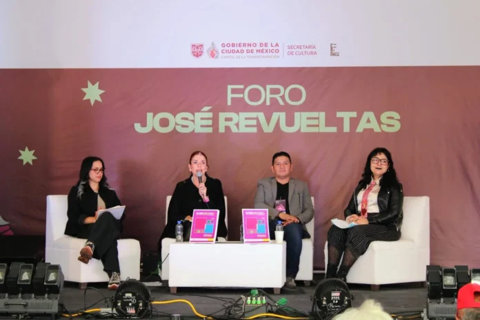 Presentación de la revista Gobernanza y Servicio Público de la Escuela de Administración Pública de la Ciudad de México durante la FIL Zócalo 2026 en el Foro José Revueltas.