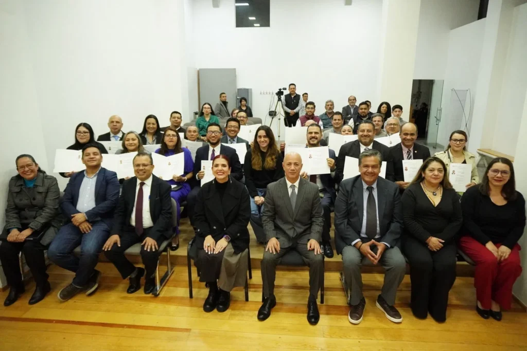 Servidores públicos certificados por EAP CDMX en competencias de atención ciudadana y atención migratoria