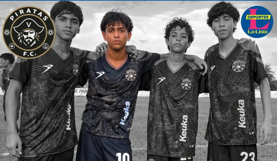 Gael Uscanga aparece junto a compañeros de Piratas FC durante su proceso de formación en las fuerzas básicas del club.