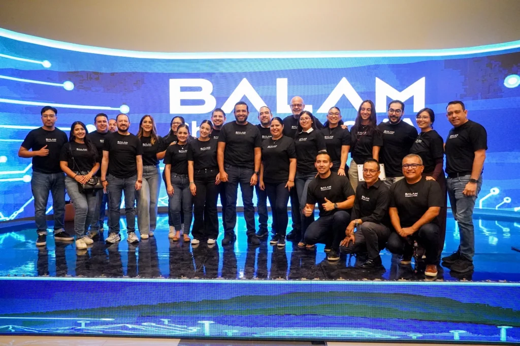 Equipo participante durante el lanzamiento del proyecto Balam de turismo inteligente en Chiapas